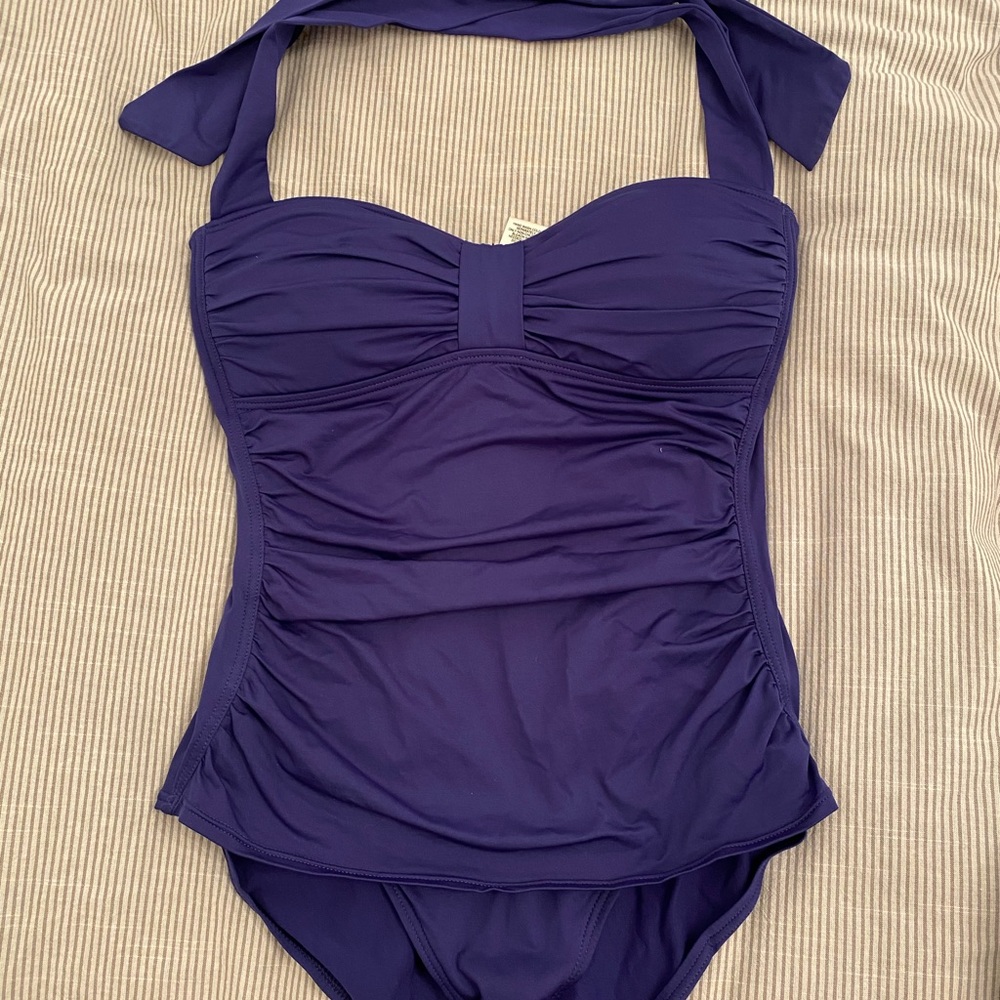 EUC Tommy Bahama control top one piece